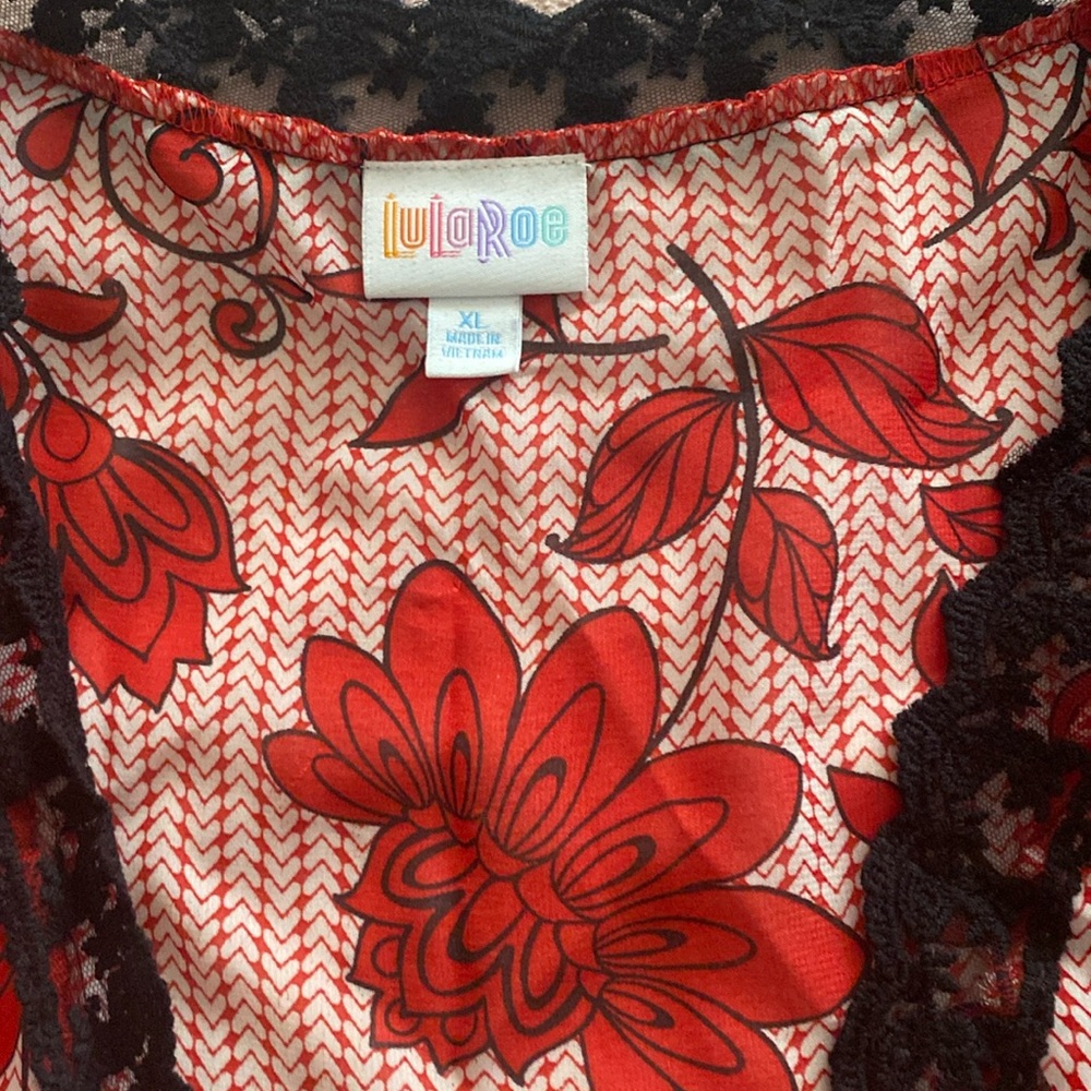 Chloe very pretty design embroidered with black lace. Size xl brand new